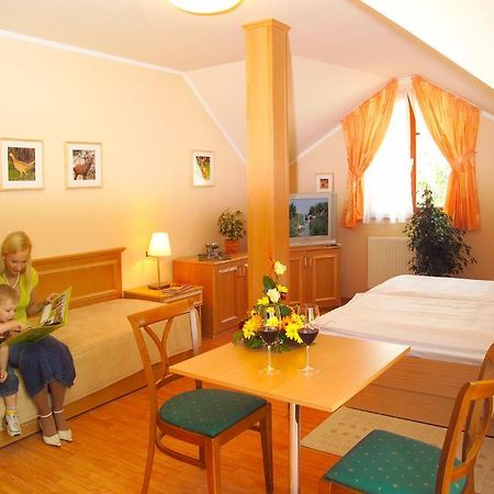 Vadászkürt Panzió és Étterem Sopron Chambre photo